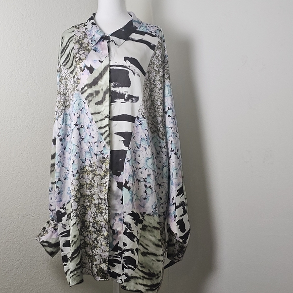 ASOS Monochrome and Floral Blouse Womens Sz 22 - Picture 1 of 11